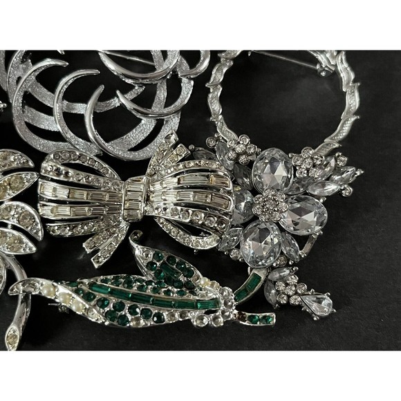 VINTAGE HIGH END Brooches 16pcs MISSING RHINESTONES ALL WEARABLE/ Most Unsigned - Picture 6 of 16